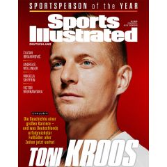 Cover der deutschen Ausgabe von "Sports Illustrated" mit dem Titel „Sportsperson of the Year“. Nahaufnahme von Toni Kroos mit ernstem Blick vor einem roten Hintergrund. Text: „Toni Kroos“ in grossen weissen Buchstaben.